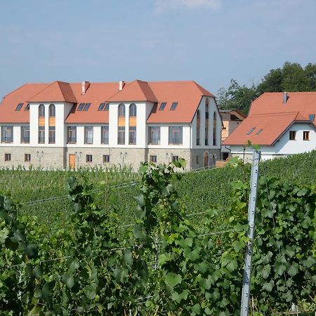 Готель Weingut Taggenbrunn Занкт-Файт-ан-дер-Ґлан Екстер'єр фото